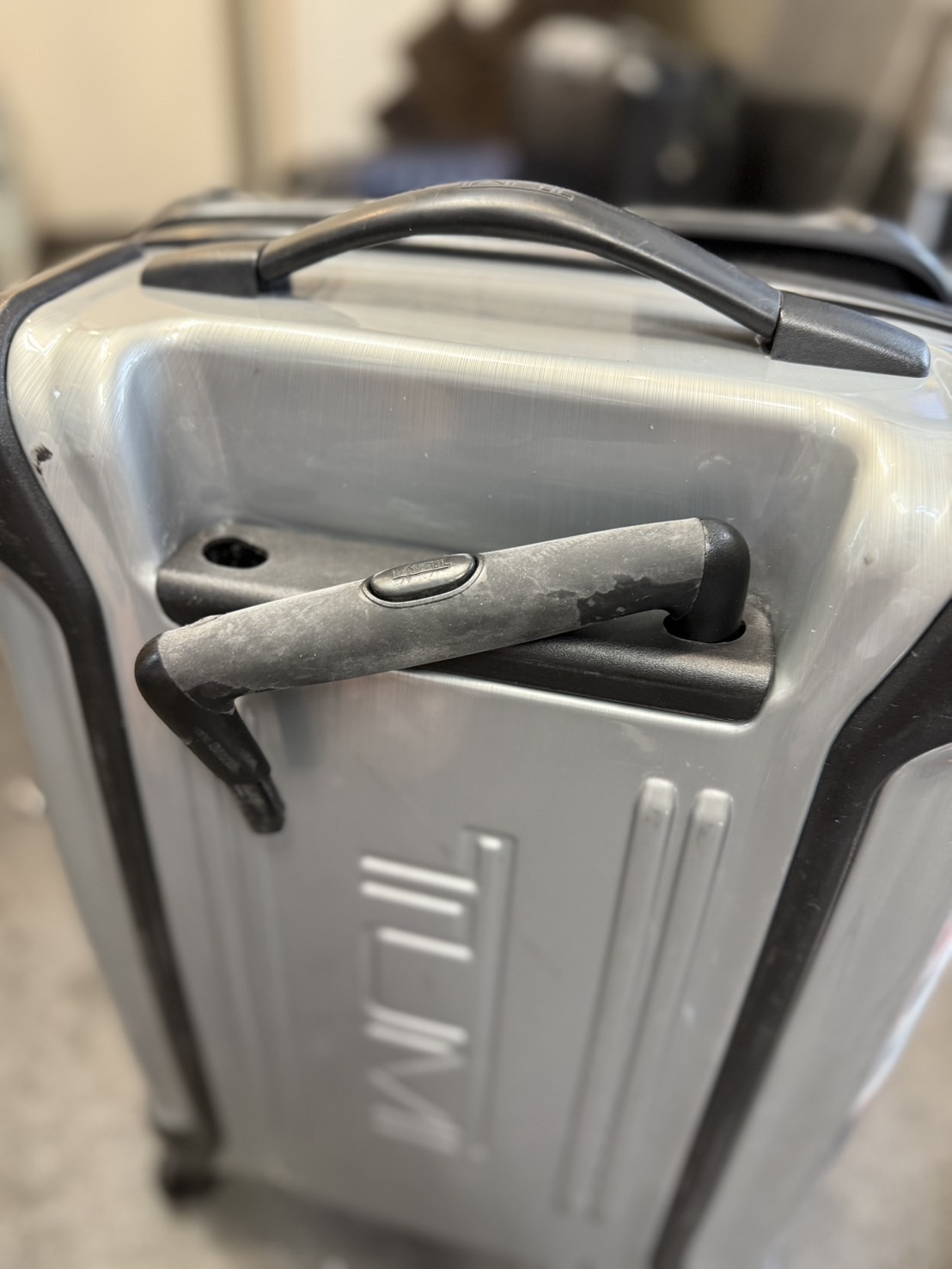 TUMI　伸縮ハンドル修理