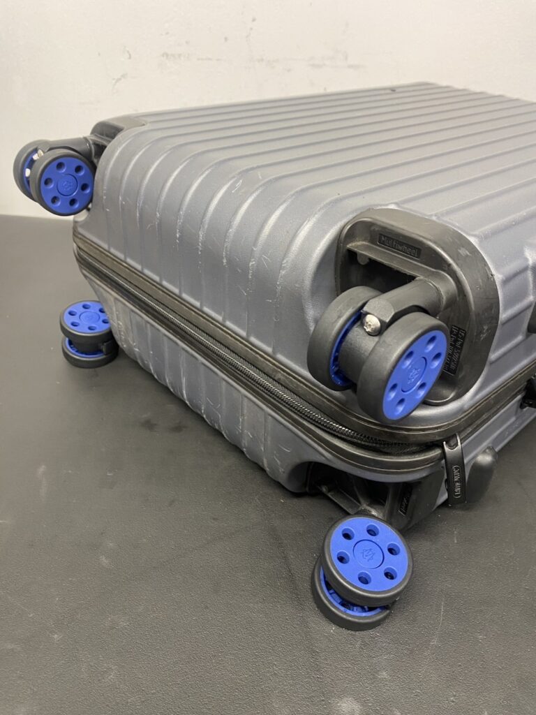 リモワ　キャスター　純正品　修理後