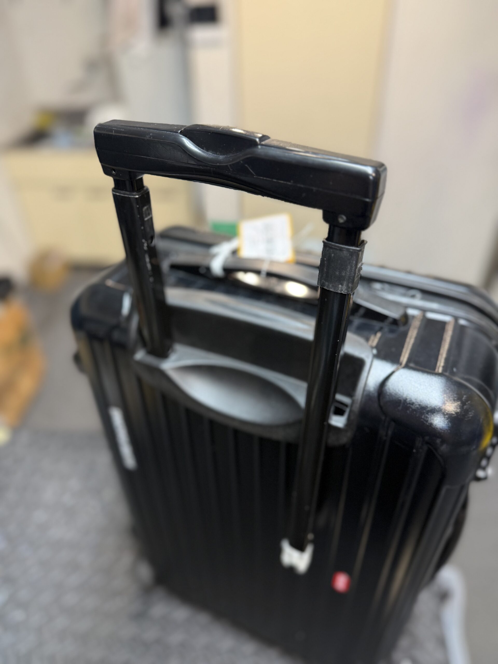 リモワ　伸縮ハンドル　修理前