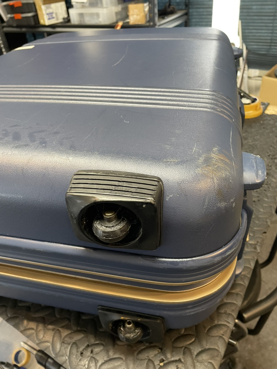 サムソナイト　キャスター　修理前