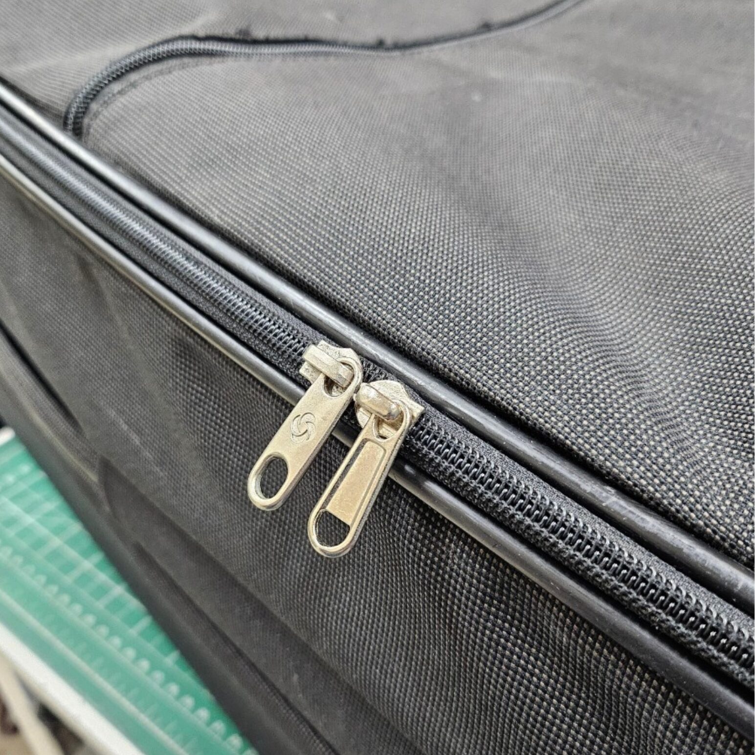 サムソナイト　スライダー・ファスナー　アイコン