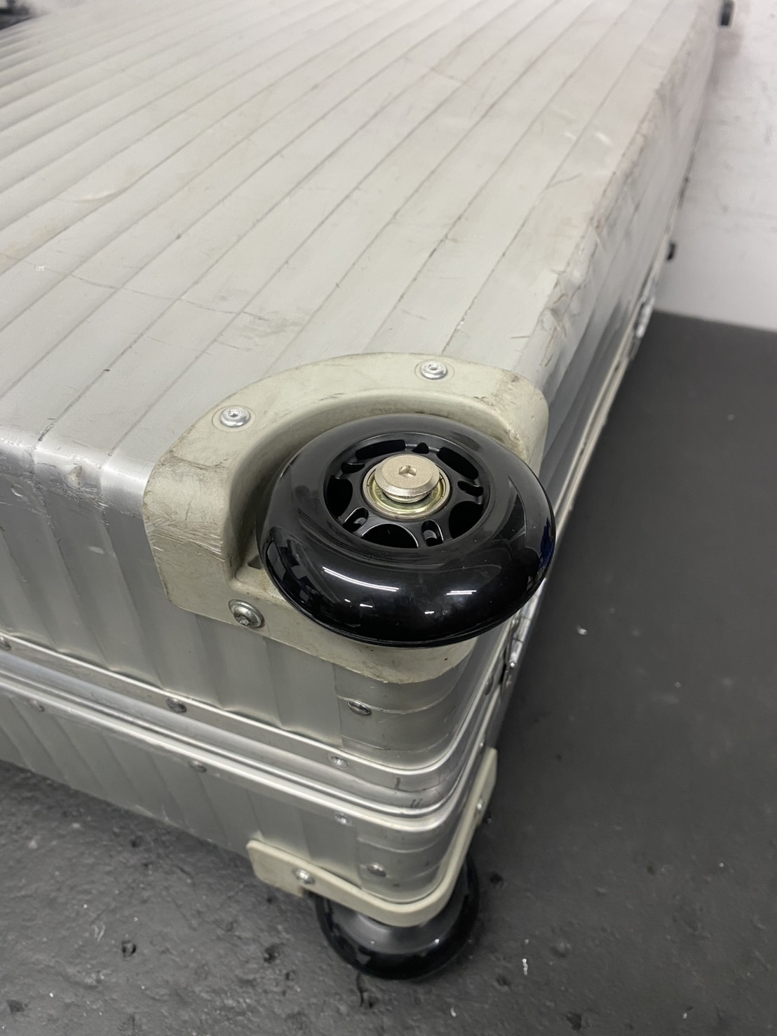 クラシックフライト　キャスター代用品交換　修理後