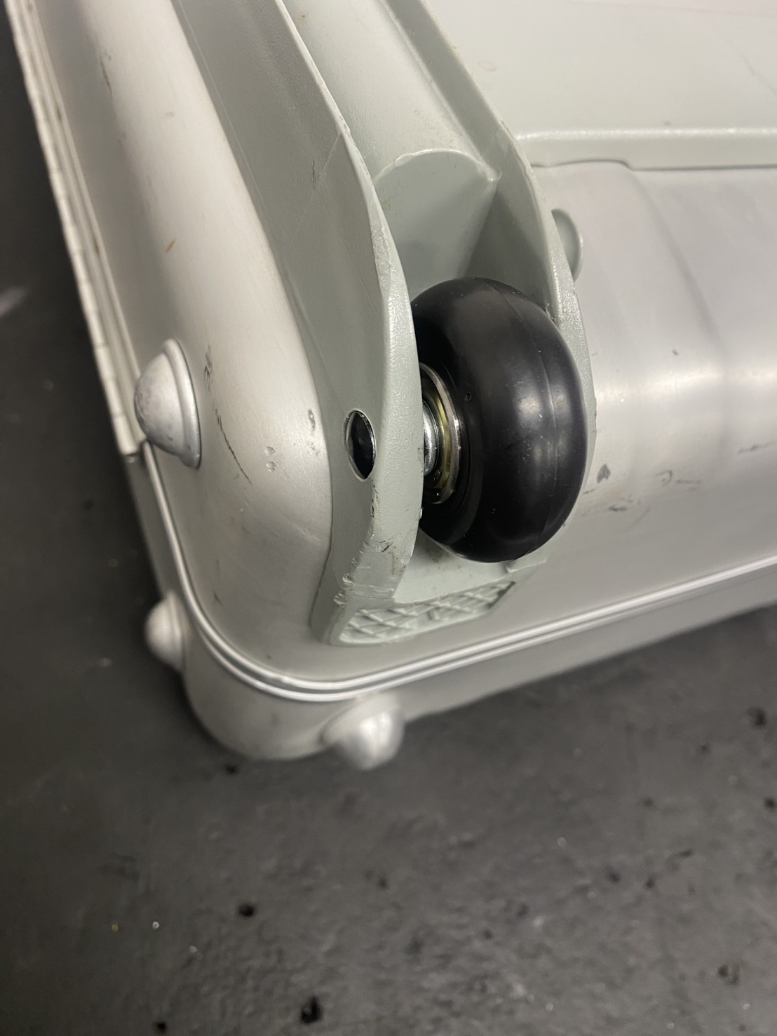 ゼロハリバートン　キャスター代用品交換　修理後