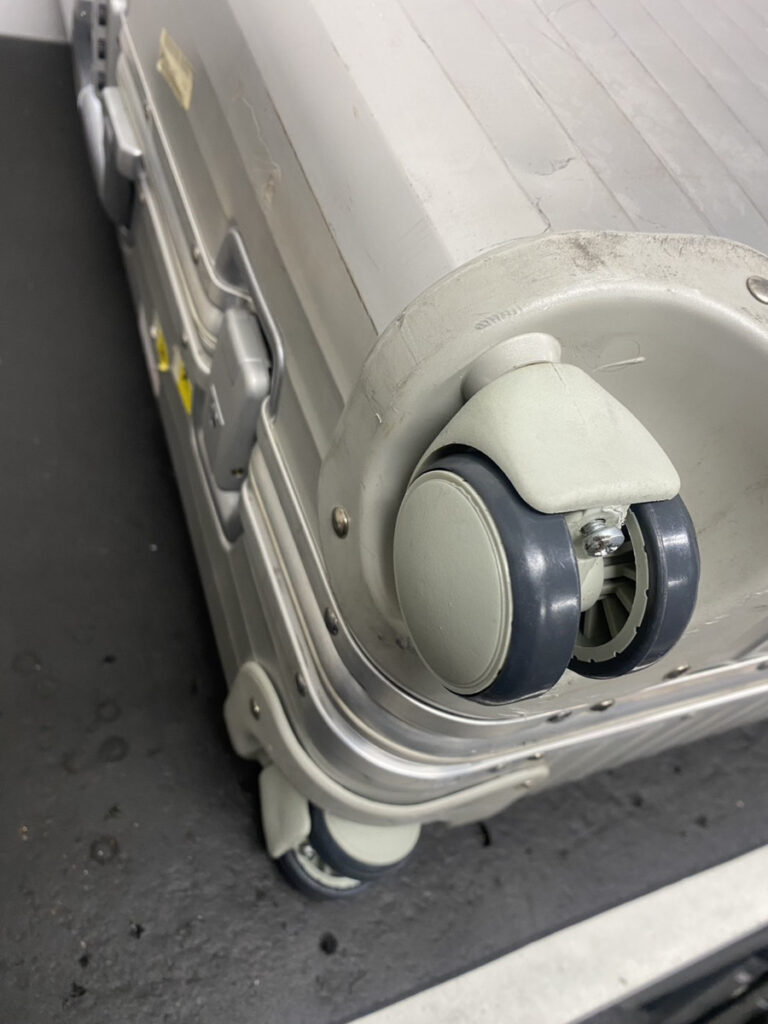 トパーズ　キャスター修理後　純正品