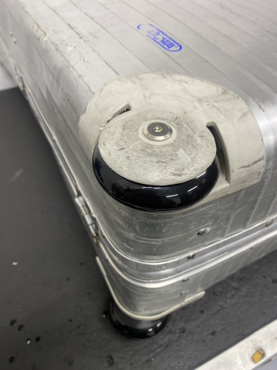 リモワ　キャスター　代用品交換　修理後