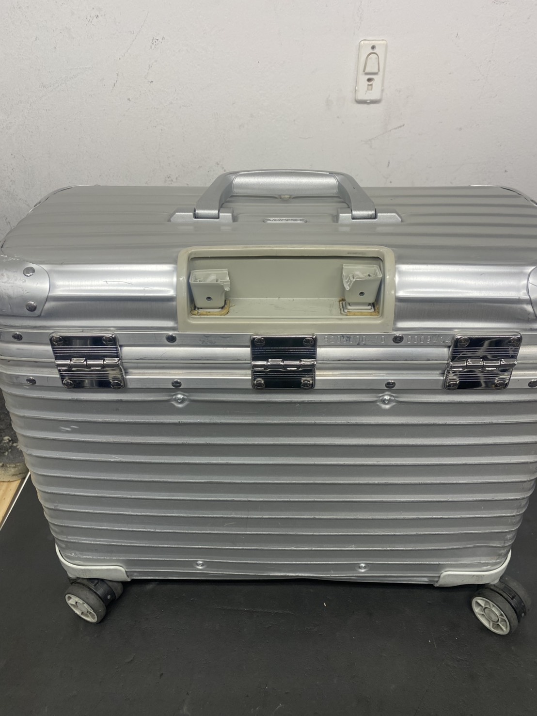 リモワ　パイロットトローリー　持ち手純正品交換　修理前