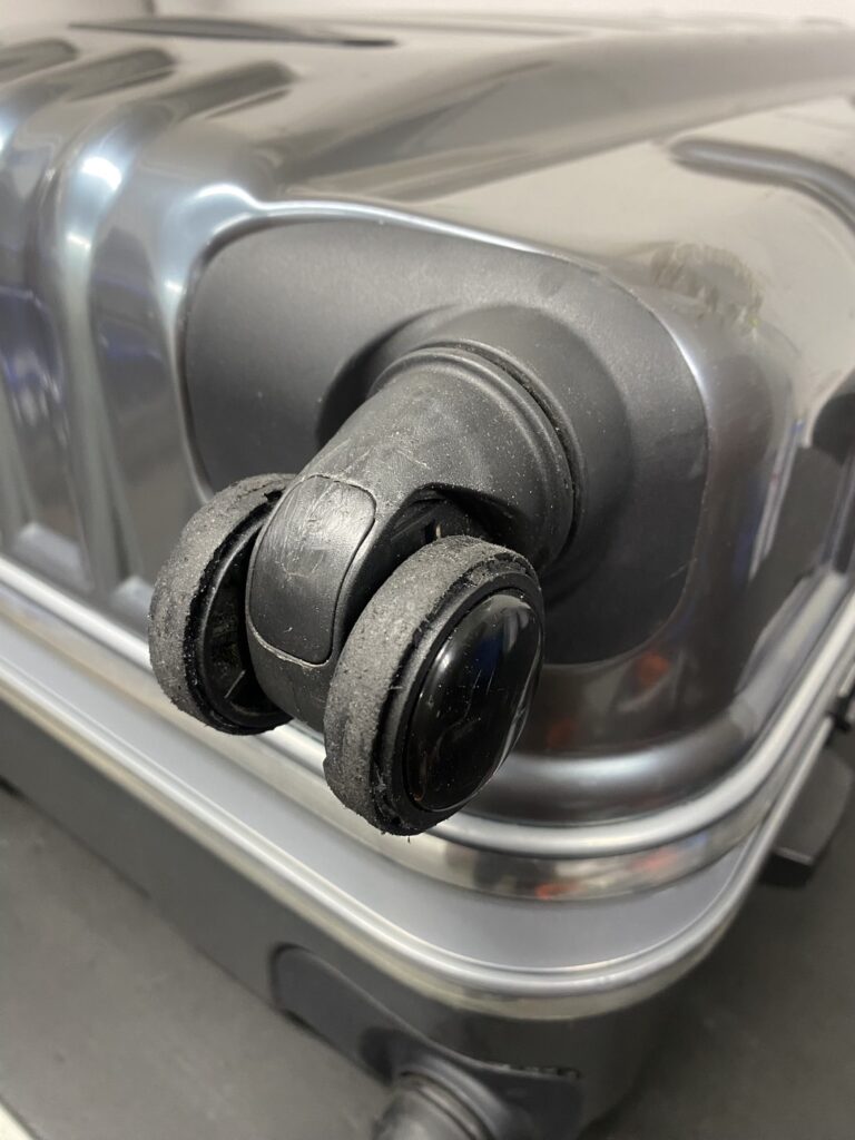 ノーブランド 代用品キャスター 修理前