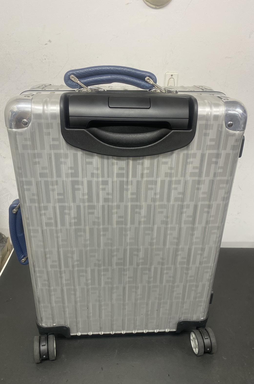 リモワフェンディ　伸縮ハンドル交換　修理後