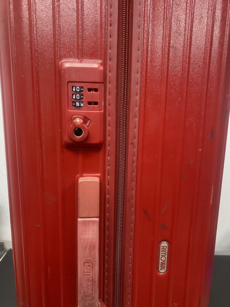 リモワ　ロック純正品交換　修理前