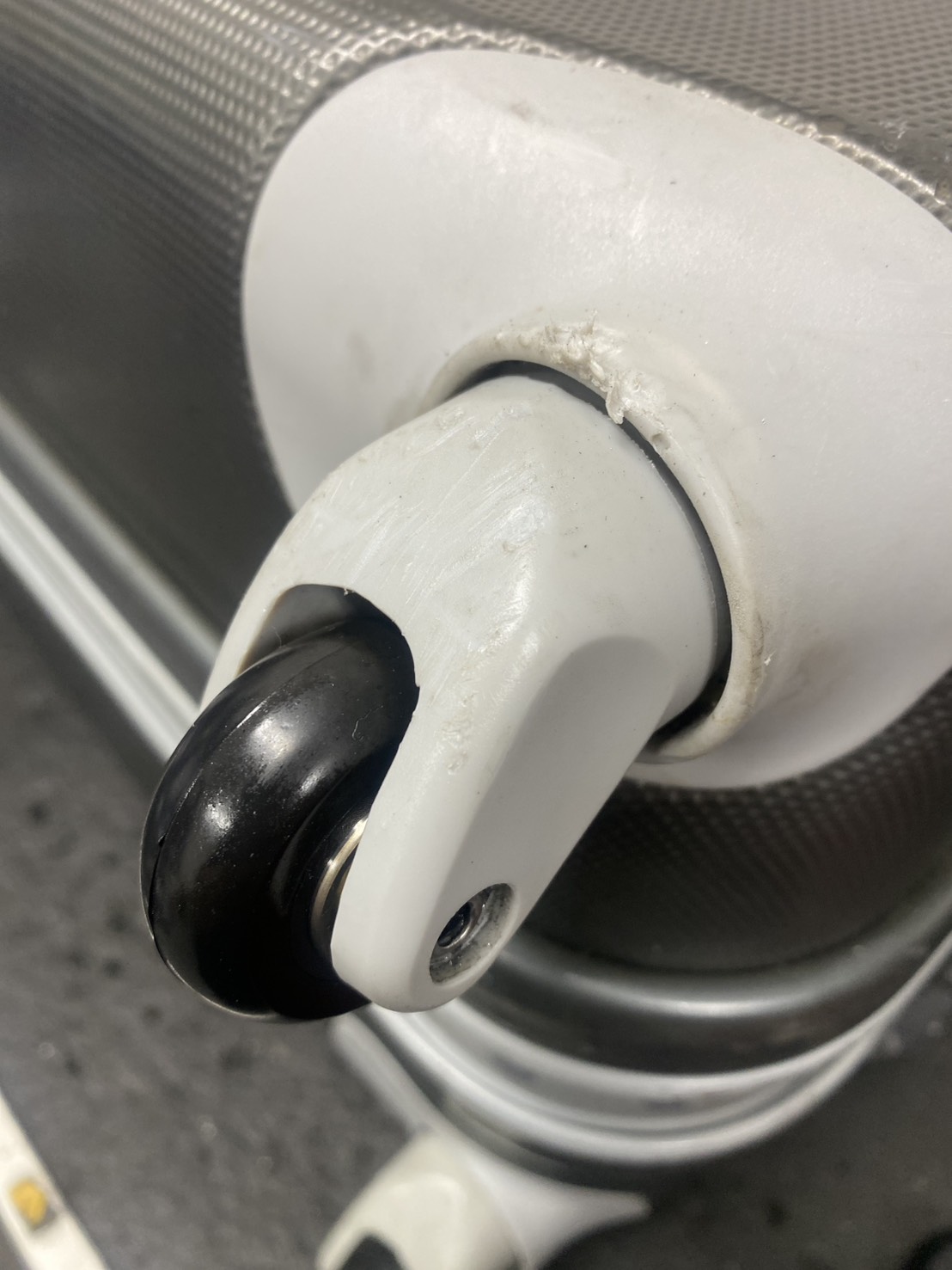 デルセーキャスター　代用品交換　修理後