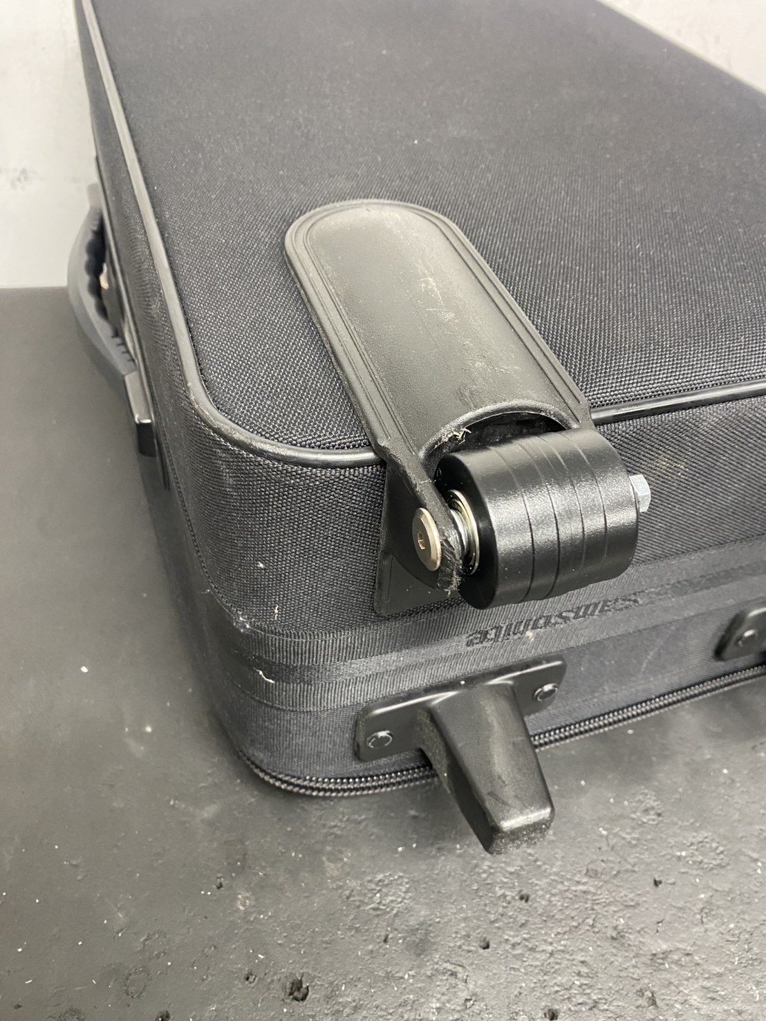 サムソナイト　樽型キャスター　代用品交換　修理後