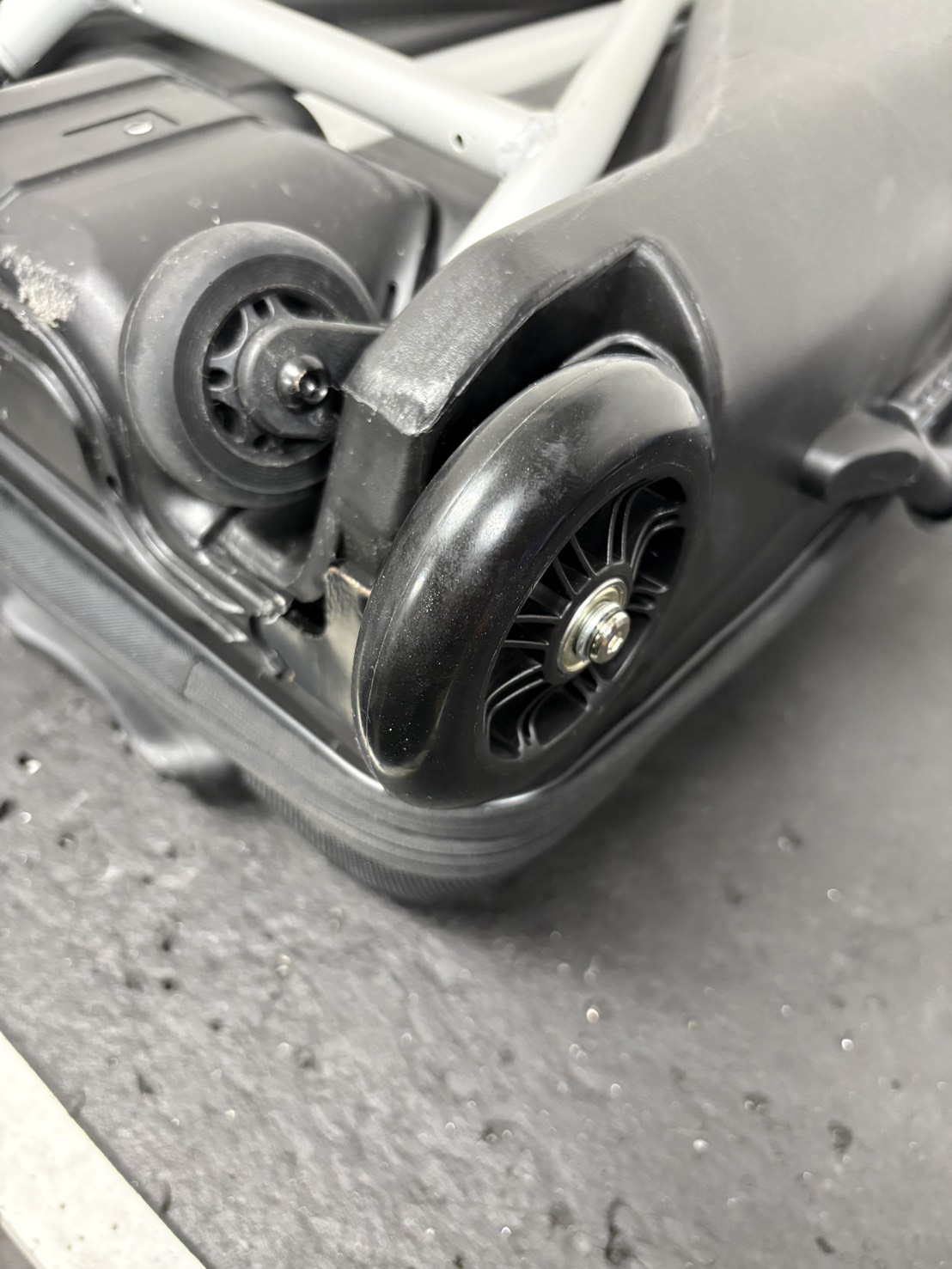 キューボックス　キャスター代用品交換　修理後