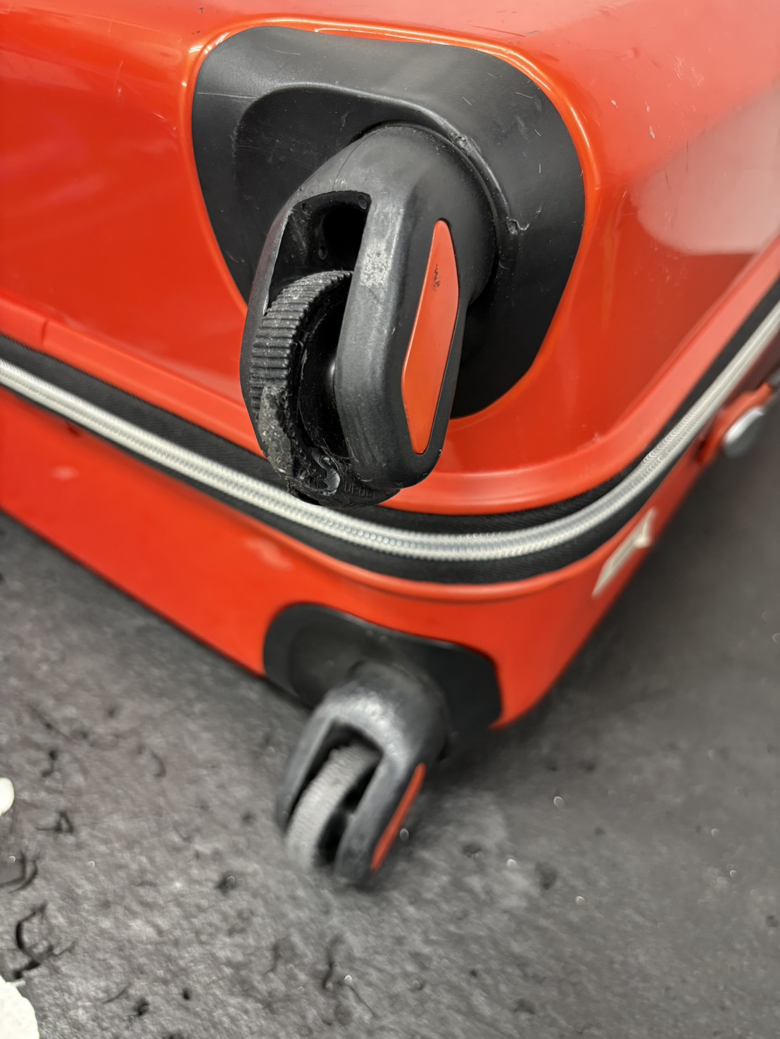 イノベーター　キャスター交換　修理前