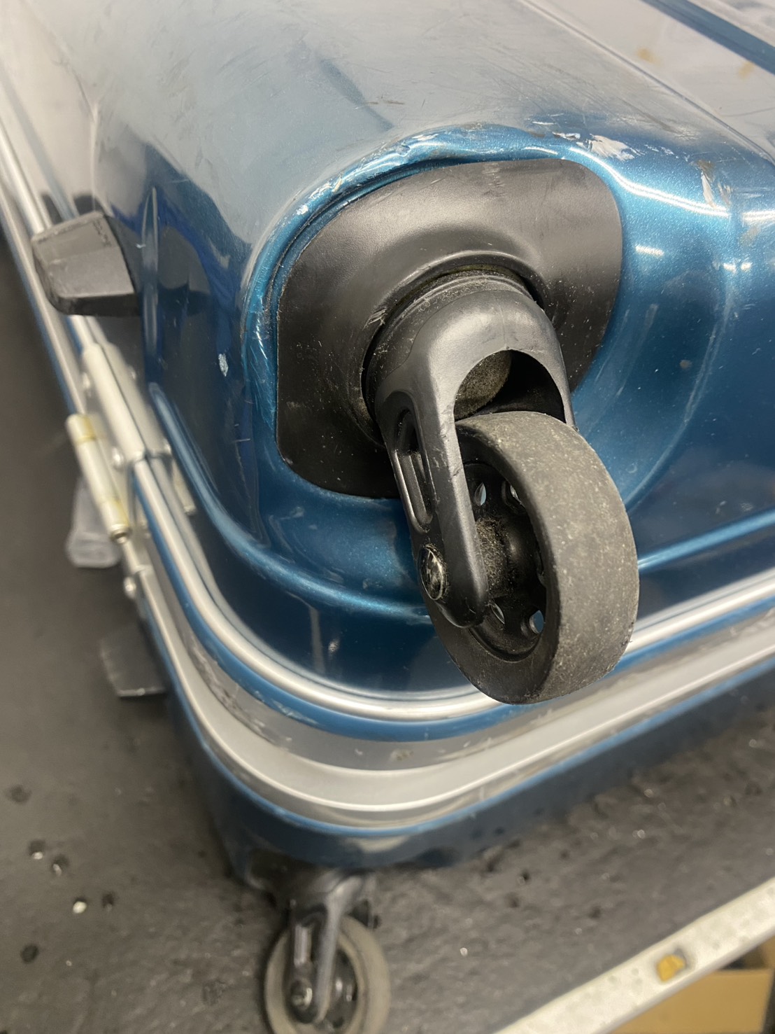 バーマス　キャスター代用品交換　修理前