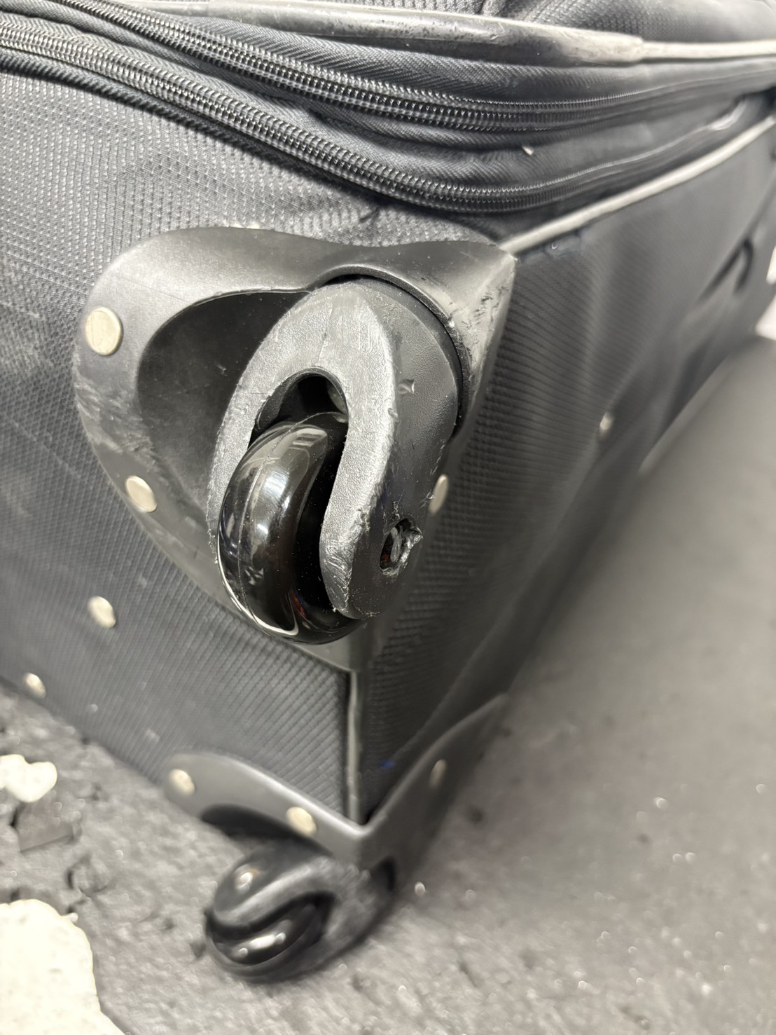 デルセー　キャスター交換　修理後