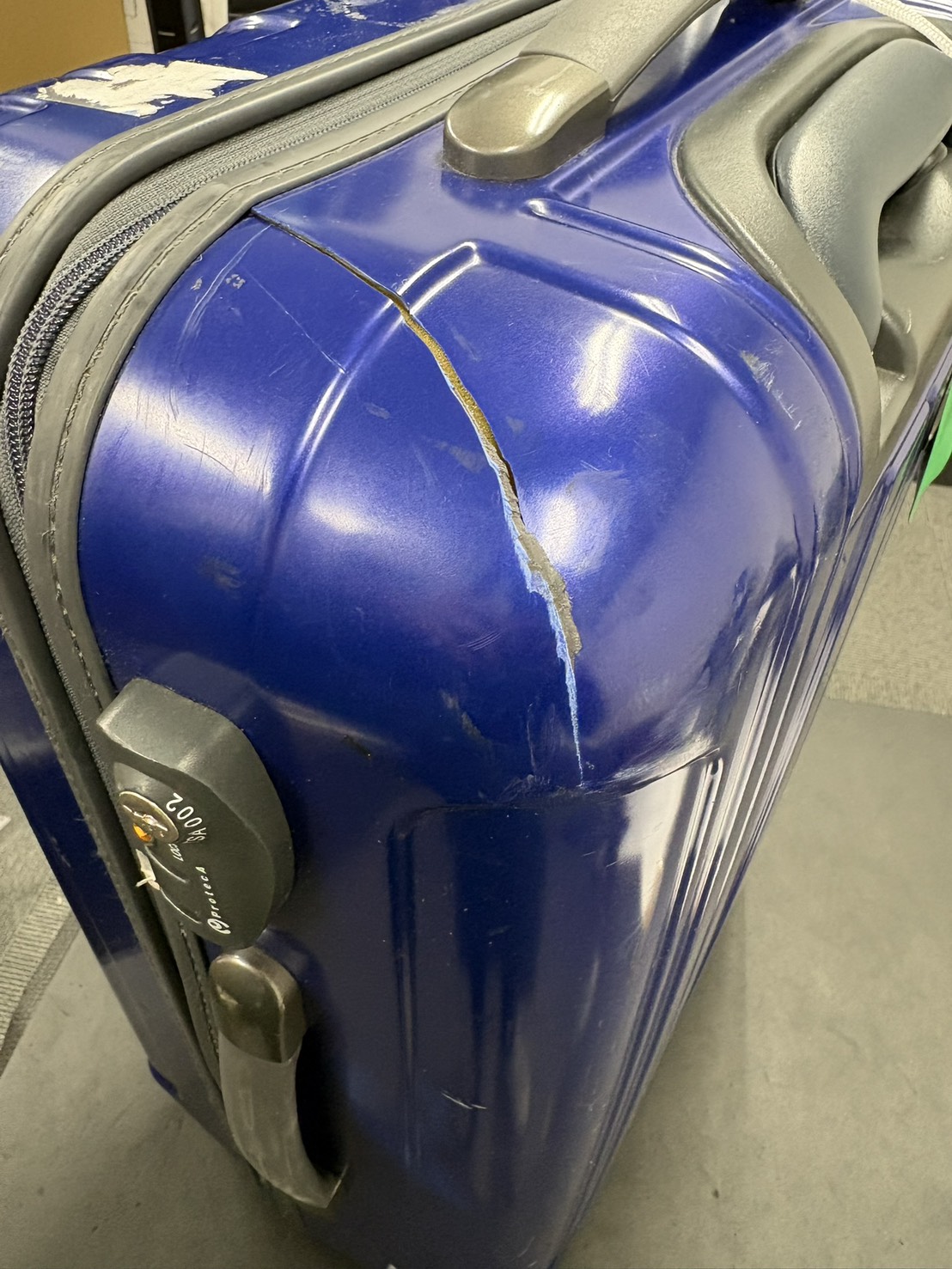 ボディ亀裂　内部補強＋パテ塗装　修理前