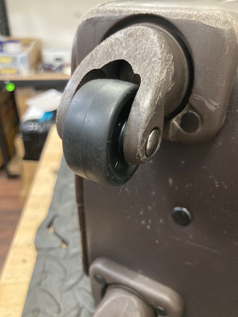 スーツケースキャスター修理後