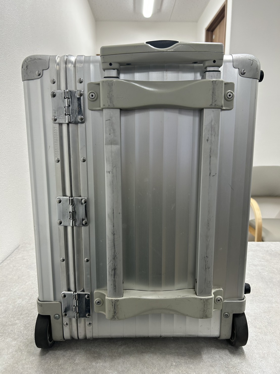 リモワ　伸縮ハンドル　純正品交換　修理前