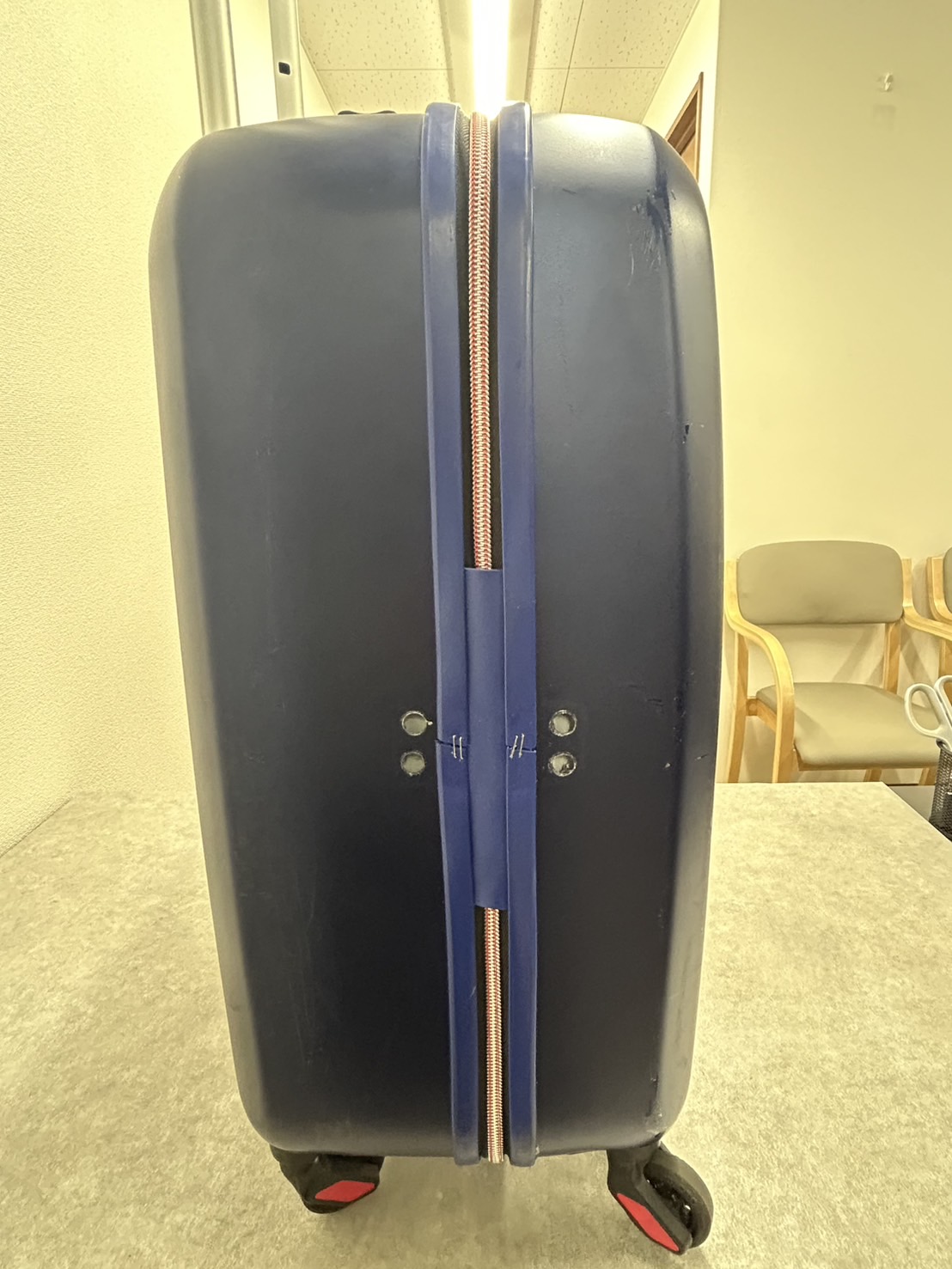 イノベーター　ヒンジ代用品交換　修理前