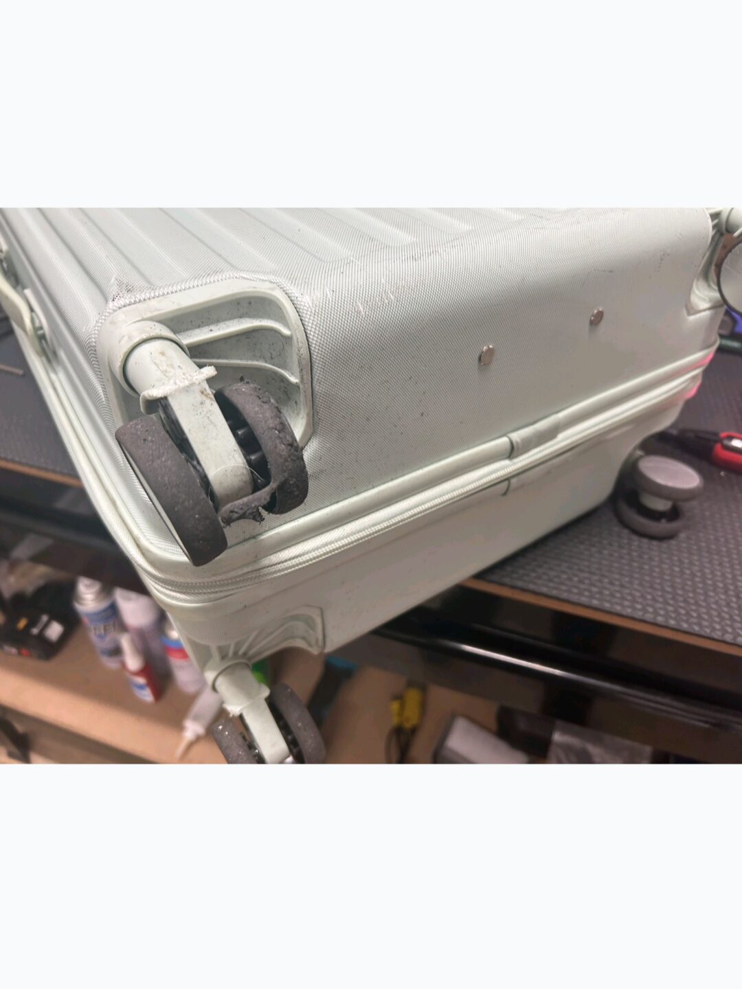 ノーブランド双輪キャスター　代用品交換　修理前