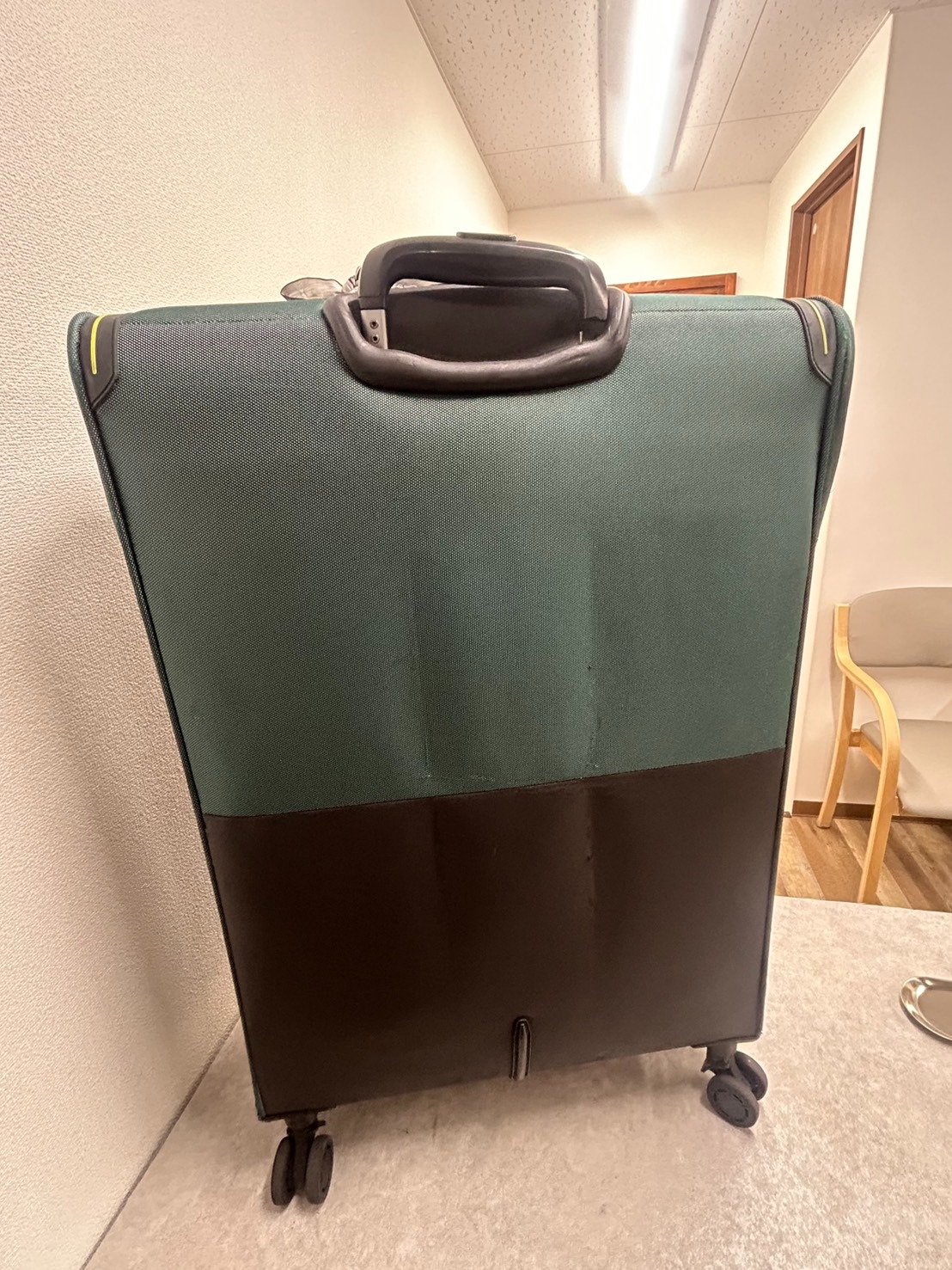 サムソナイト　伸縮ハンドル代用品交換　修理前