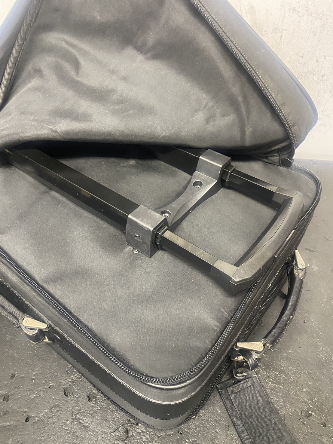 プラダ　伸縮ハンドル　代用品交換修理後