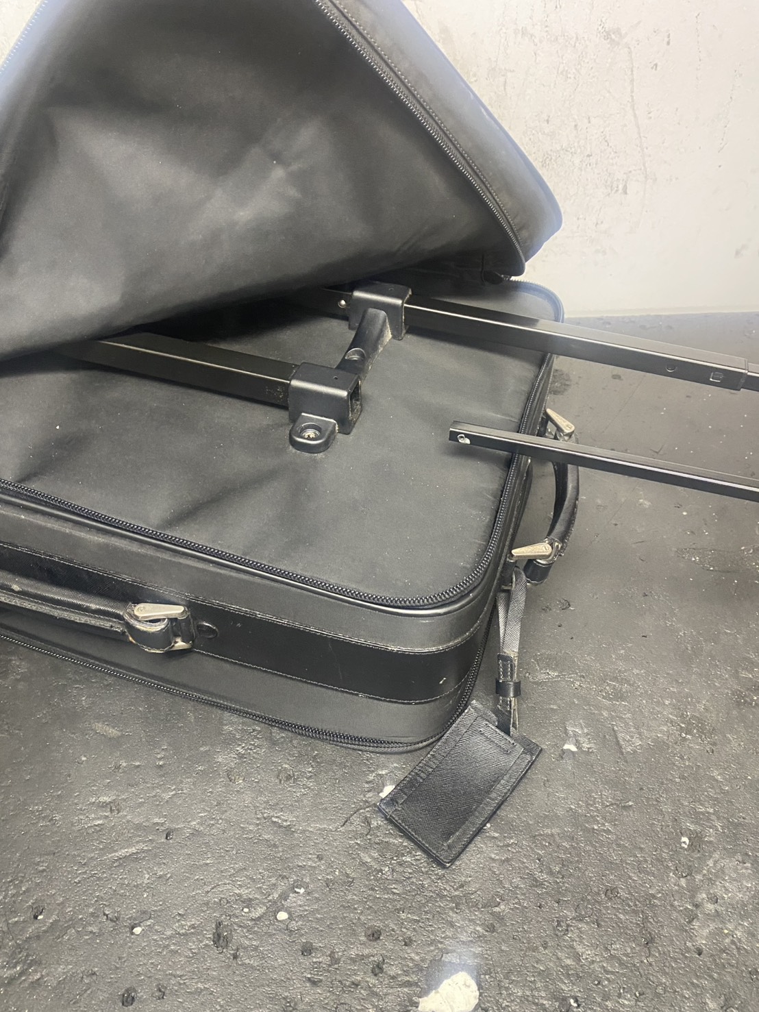 プラダ　伸縮ハンドル　代用品交換修理前